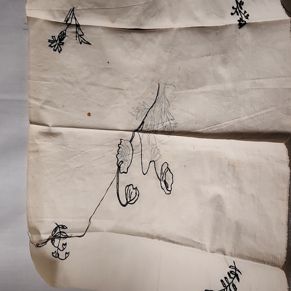 Handmade Embroidered Table Runners Table Scarfs Dinner Napkins Floral Designs - Picture 5 of 9